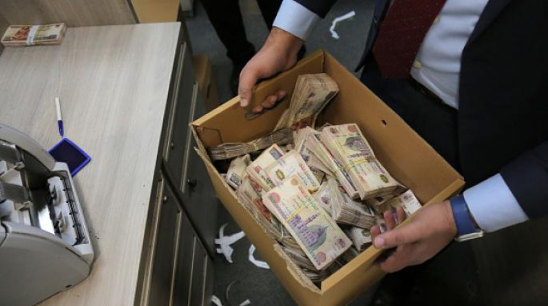 "رويترز": مصر تزيد المعروض النقدي وتغامر بتفاقم التضخم